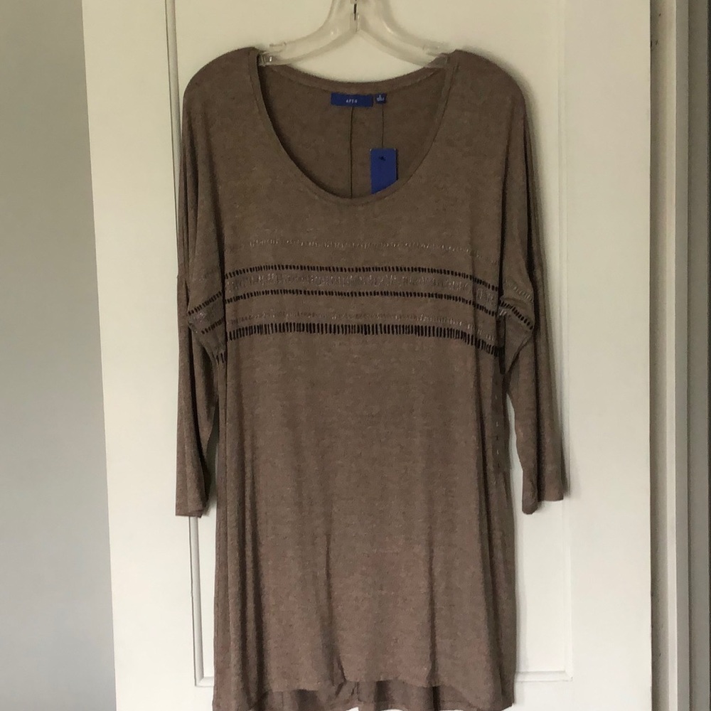 Apt 9 brown‎ tunic top. 3/4 sleeve. Hi/lo design. Heathered brown. NWT